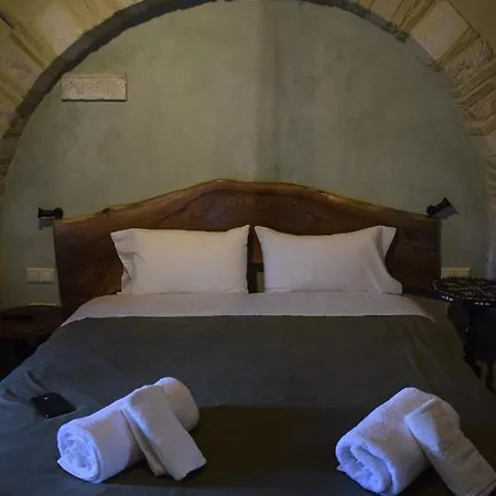 فندق Great Mantineia 4*